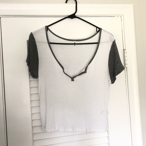 BP Henley Style Tee Size Medium - White and Gray. - Picture 3 of 4